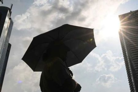 Waspada 'Heat-Stress' Jakarta Juni 2026: Mengapa Bio-Hacking Sederhana & Smart-Ring Jadi Penyelamat Nyawa di Musim Panas Ini?
